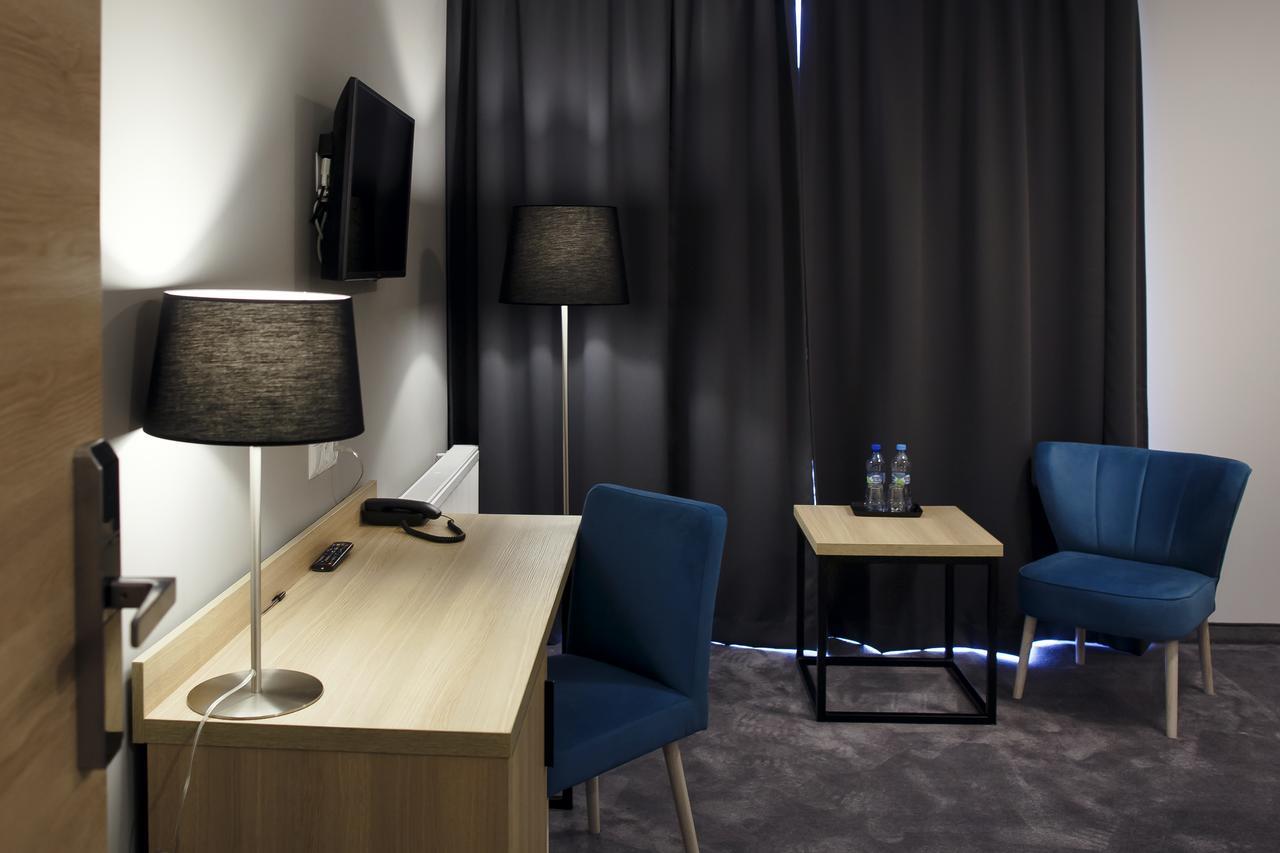 Czarny Staw Hotel Aleksandrów Łódzki Eksteriør billede
