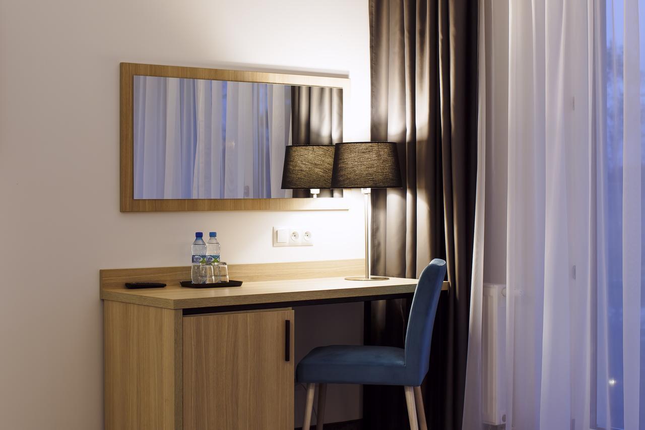 Czarny Staw Hotel Aleksandrów Łódzki Eksteriør billede