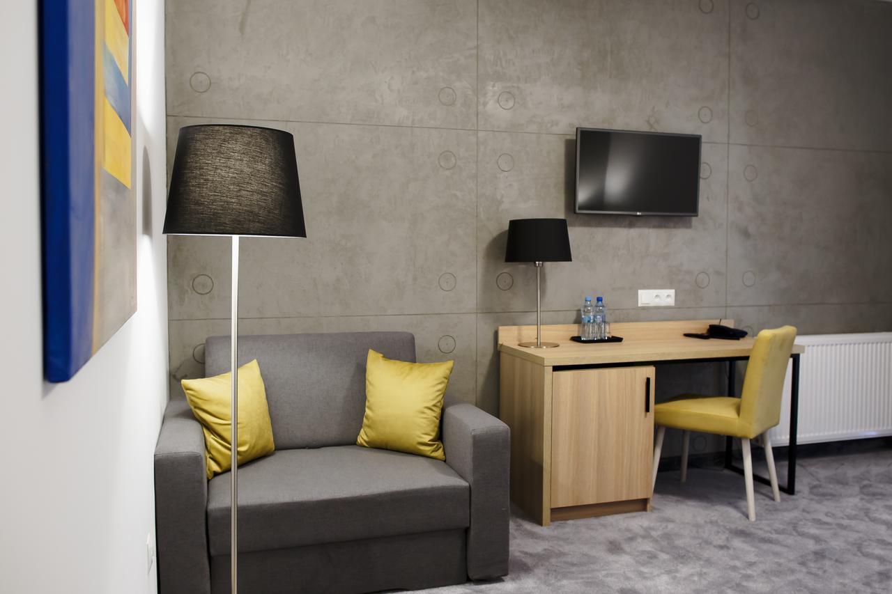 Czarny Staw Hotel Aleksandrów Łódzki Eksteriør billede
