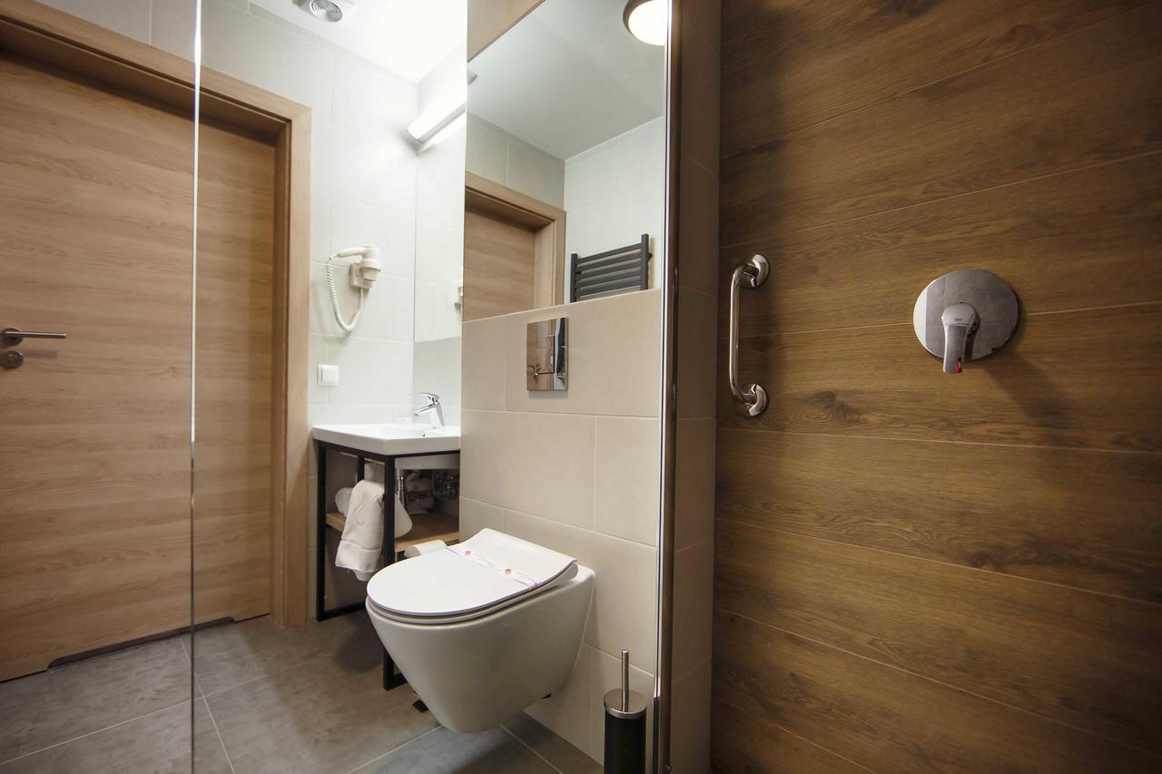 Czarny Staw Hotel Aleksandrów Łódzki Eksteriør billede